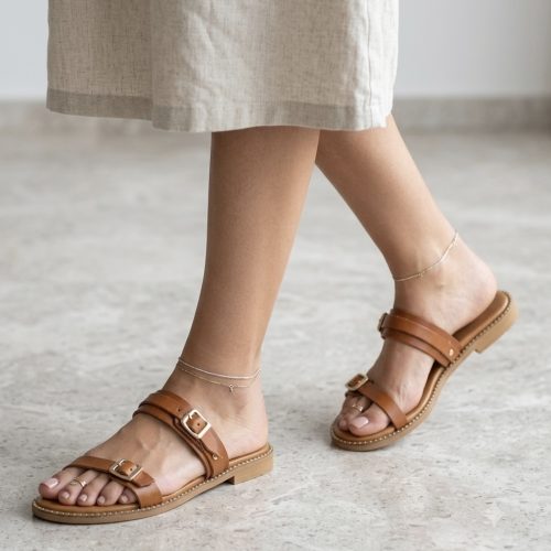 Elais flat woman